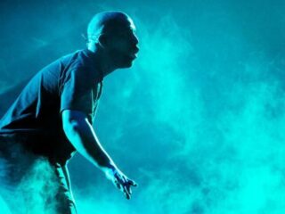 FOTO: Vader van Drake tatoeëert portret van zoon op arm