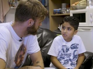 Deze docu vertelt het verhaal van vijf kinderen die het land uit moeten