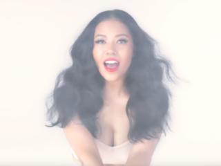 Amerie maakt comeback met 'Curious' videoclip
