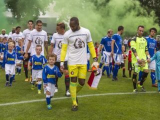 VIDEO: Wedstrijd Feyenoord wordt stilgelegd voor Abdelhak Nouri