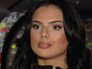 Auto Famke Louise kapot getrapt na 'Jinek': "Ik moest ook met twee bodyguards over straat"