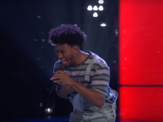 Auditie van 18-jarige zanger met bijzondere stem gaat viral