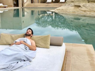 'Slapende influencer' reist wereld rond en verblijft in superluxe hotels