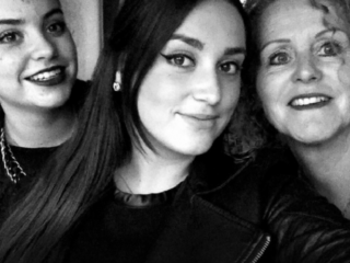 Kezban (21) verkeert in kritieke toestand na schot door hoofd: "Ze vecht voor haar leven"