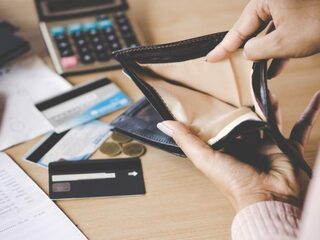 Nieuw telefoonnummer voor mensen met geldzorgen geopend