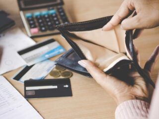 Nieuw telefoonnummer voor mensen met geldzorgen geopend