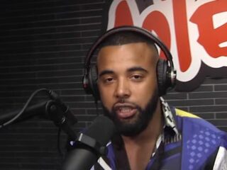 Mula B dropt dikke studiosessie bij 101Barz