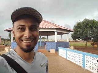 Jonge miljonair die al zijn geld aan de armen gaf, is overleden