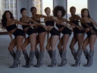 Solange poseert naakt in 'Way to the Show'-video