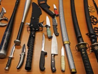 Steeds meer Amsterdamse jongeren gepakt met een wapen op zak