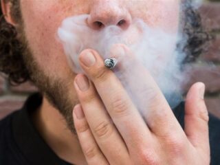 Sigaretten worden vanaf vandaag weer flink duurder