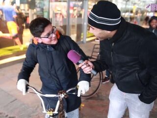 Yahia deelt complimentjes uit op Nationale Complimentendag