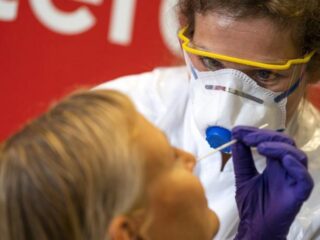 Lijn waarop mensen kunnen bellen voor een coronatest wordt nu al platgebeld