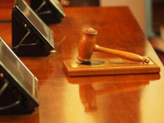 Rechter oordeelt: ''Schrijf 144 lieve berichtjes naar je ex''