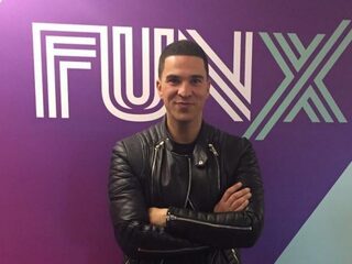 Comedian Nabil haalt de beste jaren '90 herinneringen op