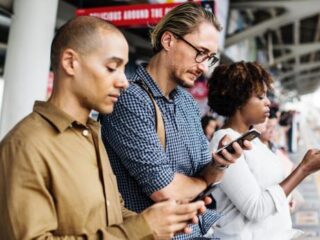 Instagram en Facebook gaan je helpen minder lang te scrollen