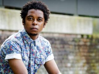 Typhoon en Edgar Davids gaan slavernijdebat vormgeven in opdracht van het kabinet