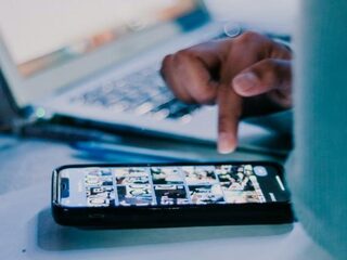 Je baas toevoegen op social media: do or don't? "Hij schakelde een advocaat in"