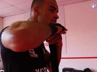 Tyjani Beztati: ''Het maakt niet uit hoe, maar aan het eind van de wedstrijd heb ik m'n handje omhoog''