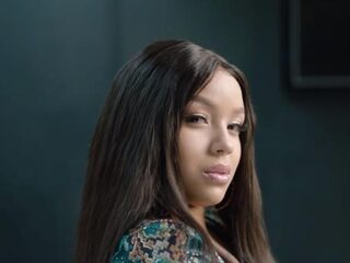 Latifah dropt de dope videoclip On My Way met Henkie T en Navi