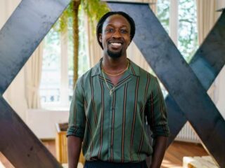 Akwasi over Expeditie Robinson: "Het doet wel een beetje pijn!"