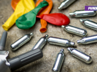 Kayla zit door lachgas in een rolstoel: "Van de ene op de andere dag kon ik niet meer lopen"