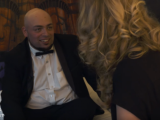 Awkward: Qucee gaat op date met dure escort