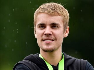 Justin Bieber laat fans denken dat hij vader wordt