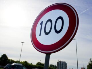 Nieuwe maximum snelheid van 100 km/uur geldt vanaf maart 2020