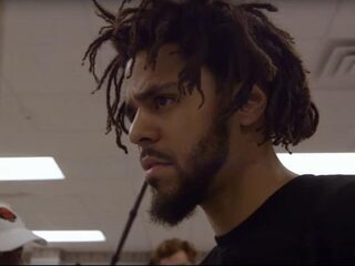 VIDEO: J. Cole toont reallife beelden politie-inval in Neighbors en docu 4 Your Eyez Only