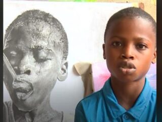 Waarom de tekenskills van dit Nigeriaans jongetje (11) bijzonder zijn