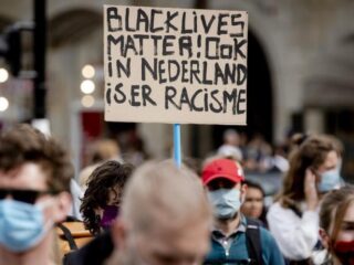 Problematisch politiegeweld in de VS, maar hoe is de situatie in Nederland?