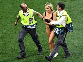Champions League finale-streaker Kinsey (22) heeft er twee miljoen volgers bijgekregen