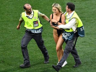 Champions League finale-streaker Kinsey (22) heeft er twee miljoen volgers bijgekregen