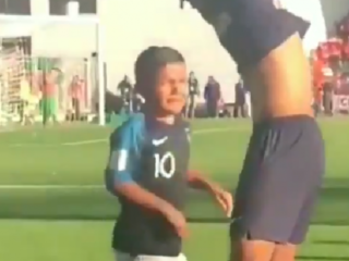 Neymar bezorgt jonge fan moment van zijn leven