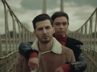 Hoger laat je verdrinken in zijn liefde met 'Rain'