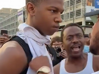 Tiener (16) krijgt emotioneel verzoek van man (31): "Verzin een betere aanpak"