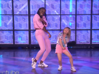 Belgische Anae (9) met coach bij The Ellen Show na viral dansfilmpjes