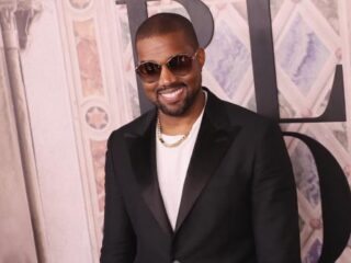 Kanye West, of Ye, stelt album uit om reis naar Afrika