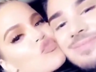 Khloé Kardashian gaat met fan Narbeh naar schoolbal