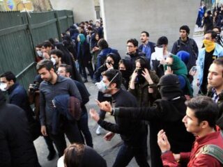 Heftige demonstraties in Iran: wat is er aan de hand?
