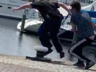 Taakstraf voor jongens uit Urk (18) die boa in het water duwden