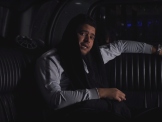 Lijpe dropt keiharde bars in nieuwe Limo Sessie