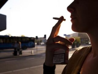 Rotterdam mogelijk eerste stad met rookvrije straten