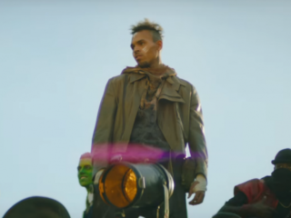 Chris Brown zet de buurt op z'n kop in video van 'Tempo'