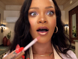 Je gaat sowieso stuk om Rihanna's hilarische make-up tutorial