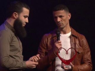 VIDEO: Familie Nouri ontvangt Hart Onder de Riem-award: ''De acceptatie is er, maar het gemis blijft''