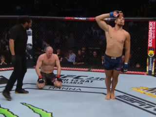 UFC-vechter loopt schouderblessure op na overwinningsmove