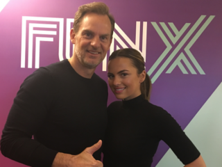 Ronald de Boer met dochter Demi naar Brazilië voor voetbalproject met meiden