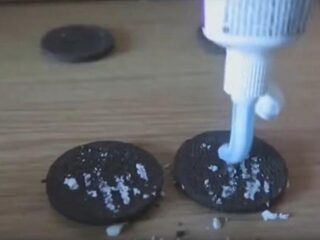 Smakeloze prank met dakloze man levert YouTuber gevangenisstraf en boete op